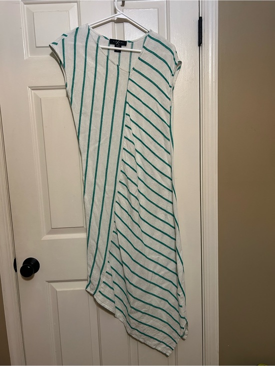 Tahari Dresses & Skirts - Tahari linen blend green and white midi dress with asymmetrical hemline XS